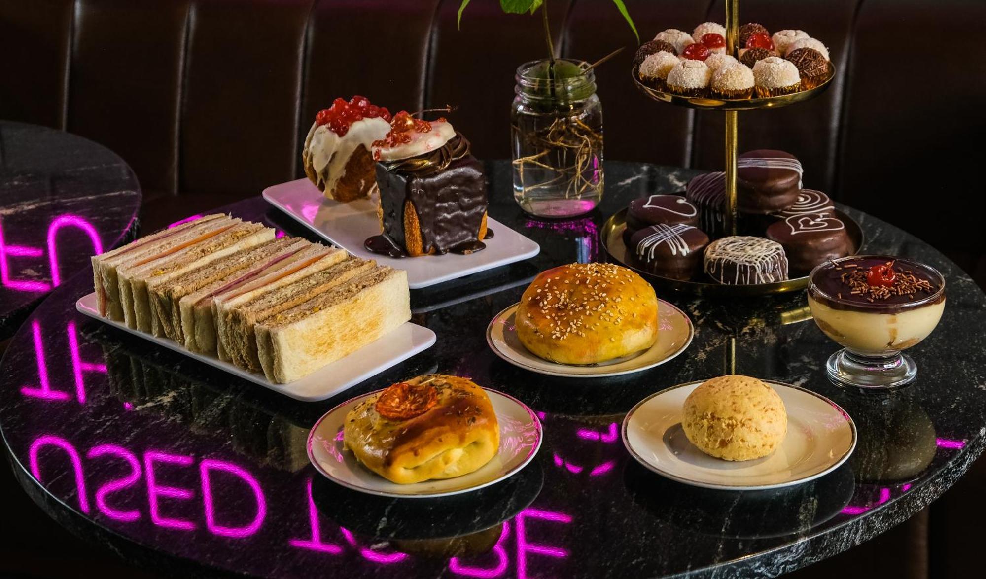 Cosmopolitano Hotel Boutique Santa Cruz de La Sierra Exterior photo Afternoon tea at the London Hilton on Park Street