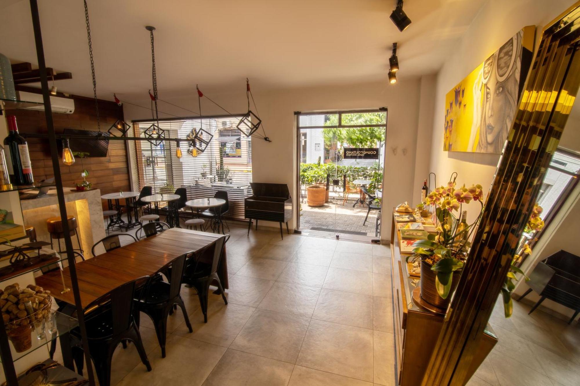 Cosmopolitano Hotel Boutique Santa Cruz de La Sierra Exterior photo Interior of the restaurant