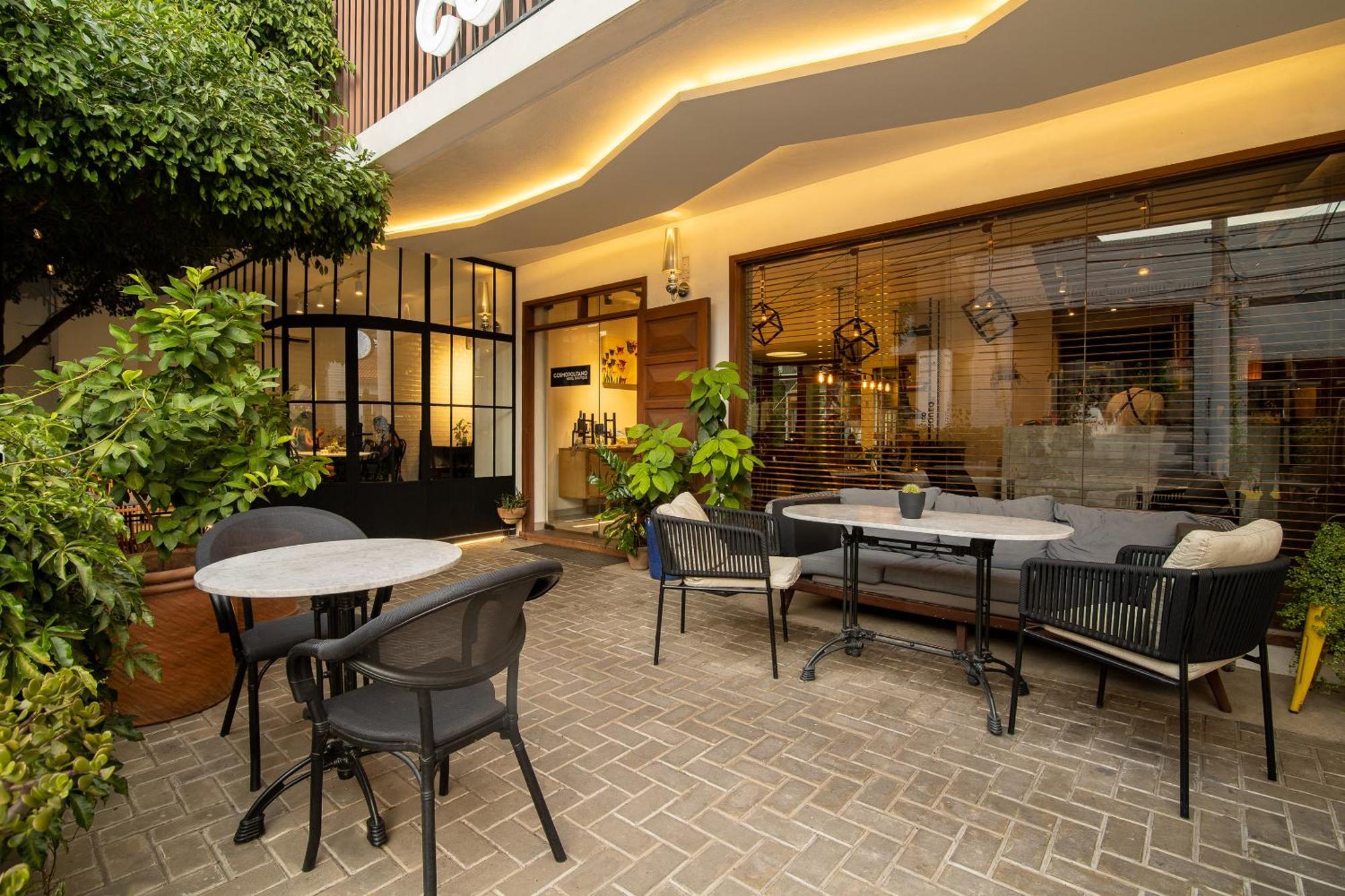 Cosmopolitano Hotel Boutique Santa Cruz de La Sierra Exterior photo The hotel's courtyard
