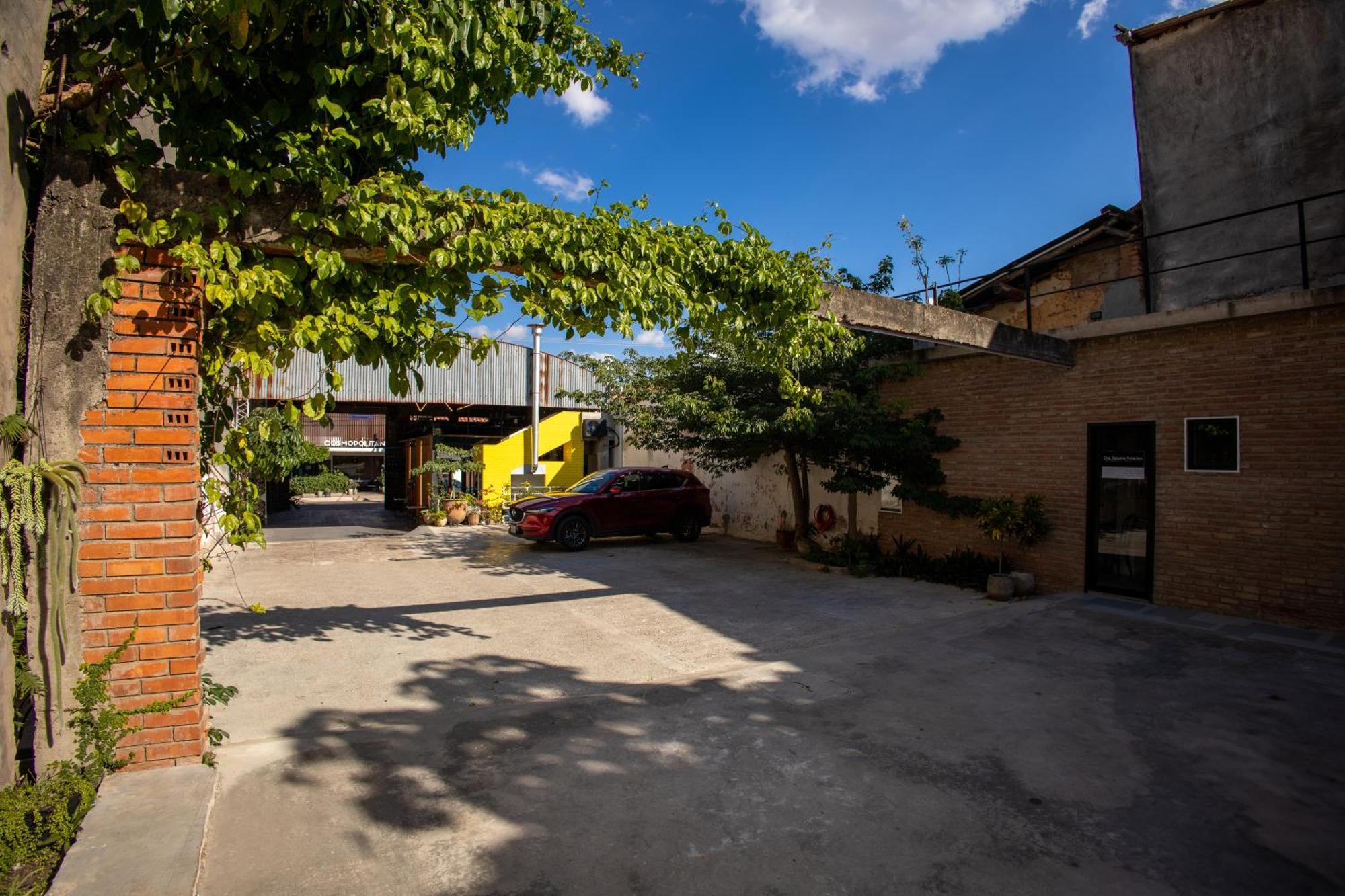 Cosmopolitano Hotel Boutique Santa Cruz de La Sierra Exterior photo The courtyard of the winery
