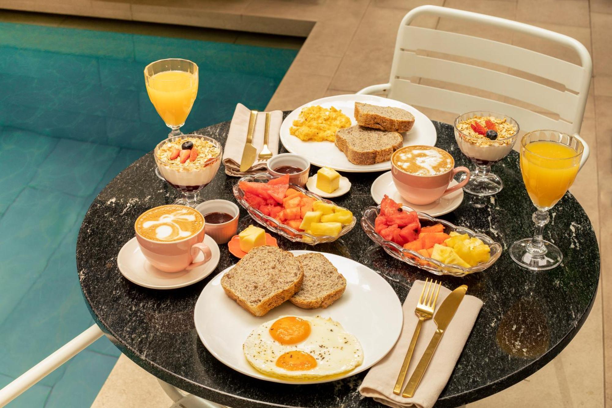 Cosmopolitano Hotel Boutique Santa Cruz de La Sierra Exterior photo A typical breakfast