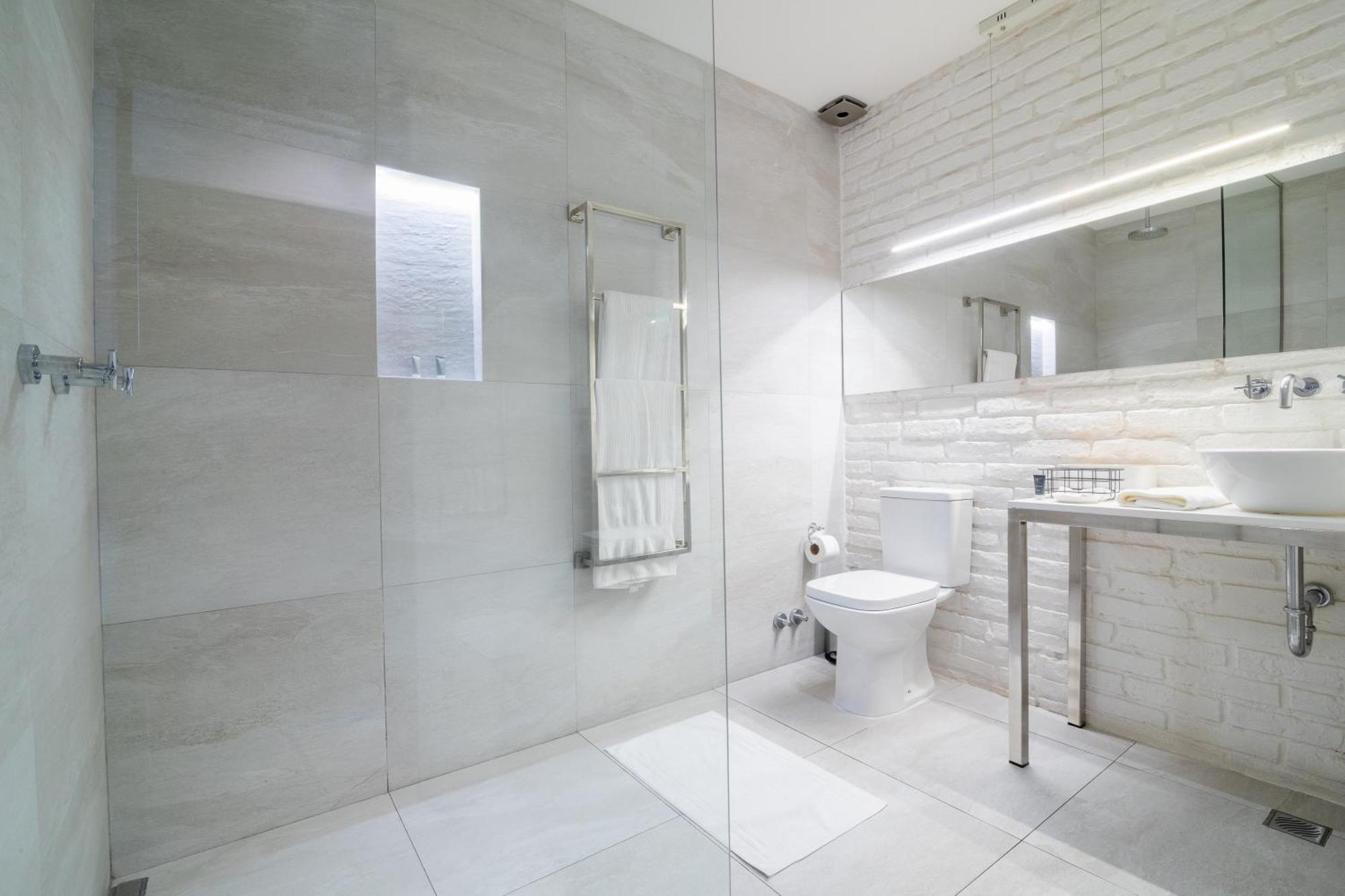 Cosmopolitano Hotel Boutique Santa Cruz de La Sierra Exterior photo A wet room