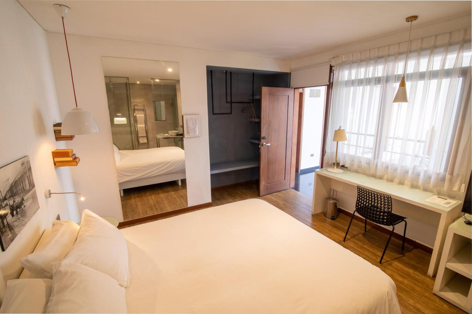 Cosmopolitano Hotel Boutique Santa Cruz de La Sierra Exterior photo A bedroom at the hotel