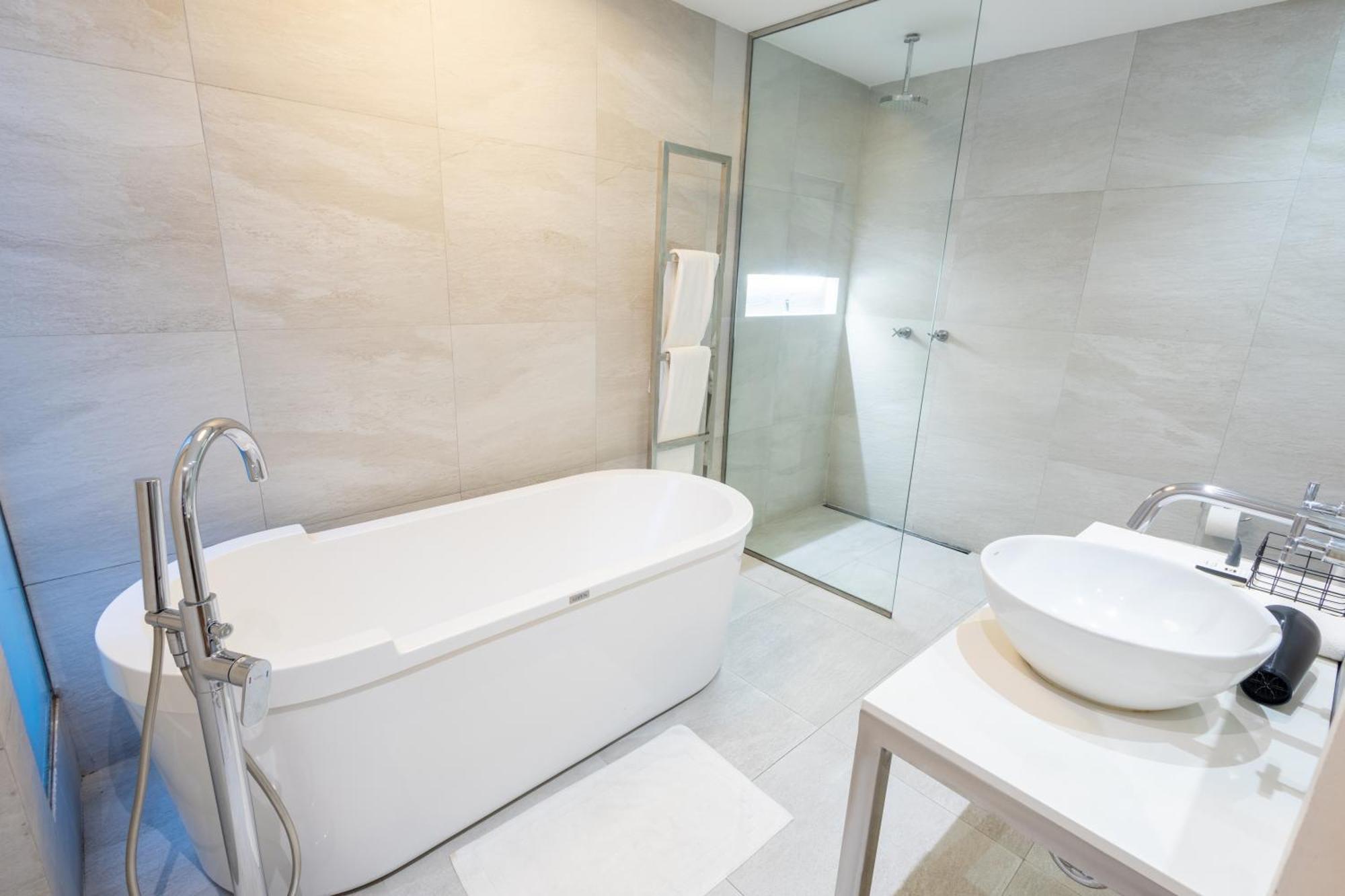 Cosmopolitano Hotel Boutique Santa Cruz de La Sierra Exterior photo Bathroom