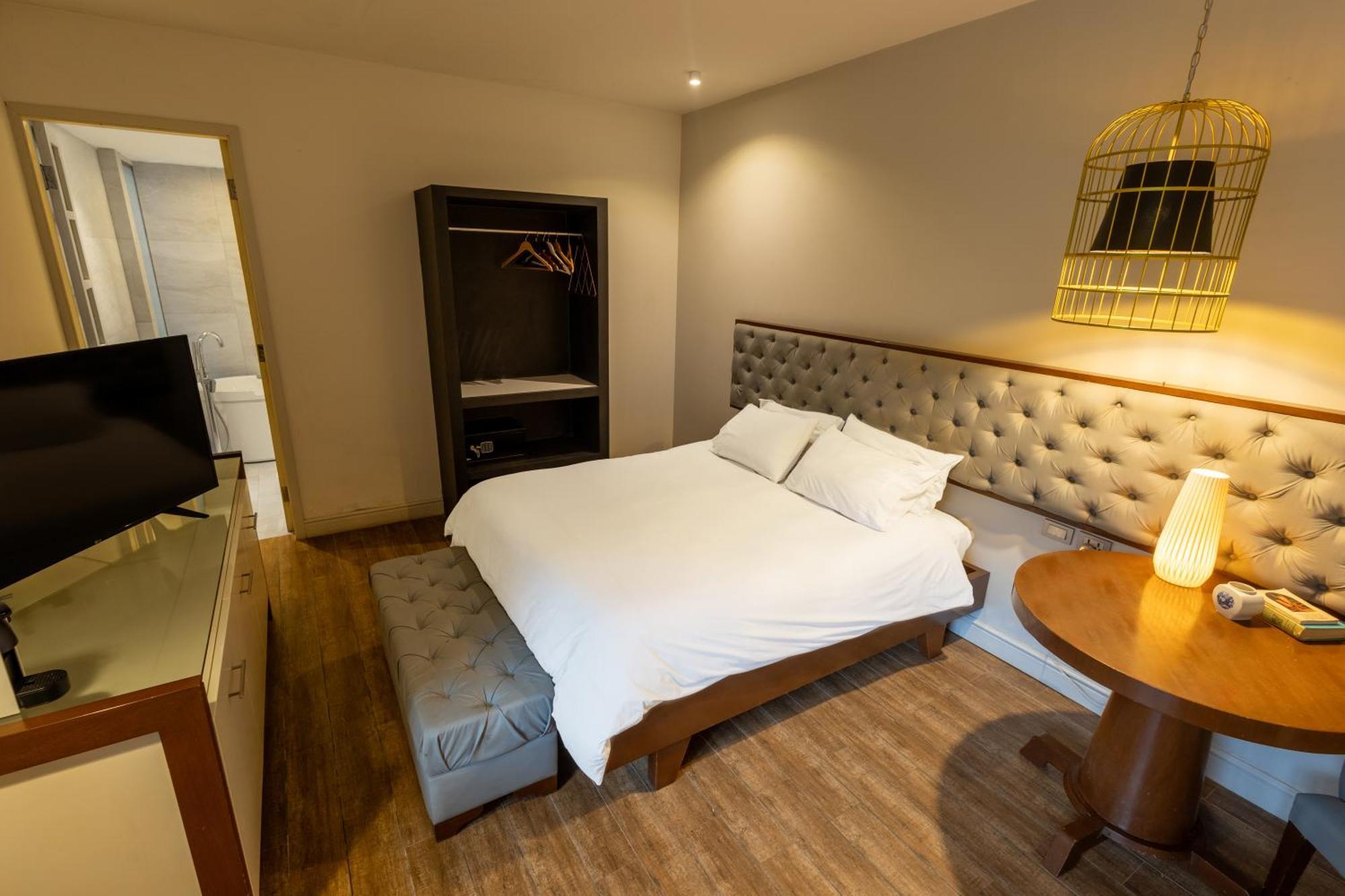 Cosmopolitano Hotel Boutique Santa Cruz de La Sierra Exterior photo A bedroom at the hotel